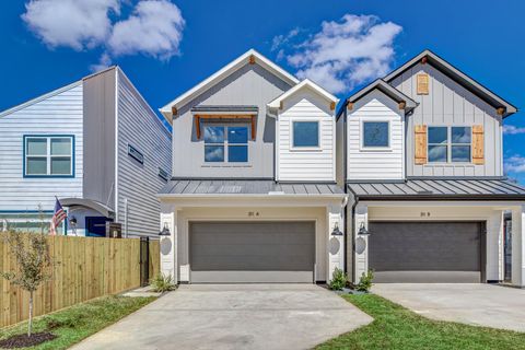 Photo of 311 E 34th Street #A, Houston, TX 77018 (MLS # 10358694)