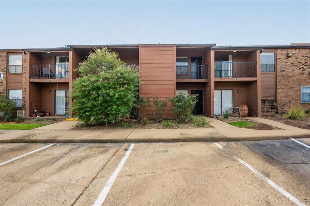 Photo of 904 University Oaks Boulevard #90, College Station, TX 77840 (MLS # 72562727)