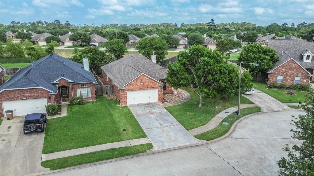 Photo of 4055 Bentwood Drive, Dickinson, TX 77539 (MLS # 48937070)