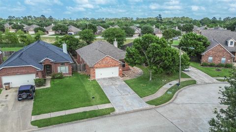 Photo of 4055 Bentwood Drive, Dickinson, TX 77539 (MLS # 48937070)