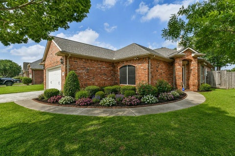 Homes For Sale - 4055 Bentwood Drive<br/> Galveston County, Dickinson, TX 77539