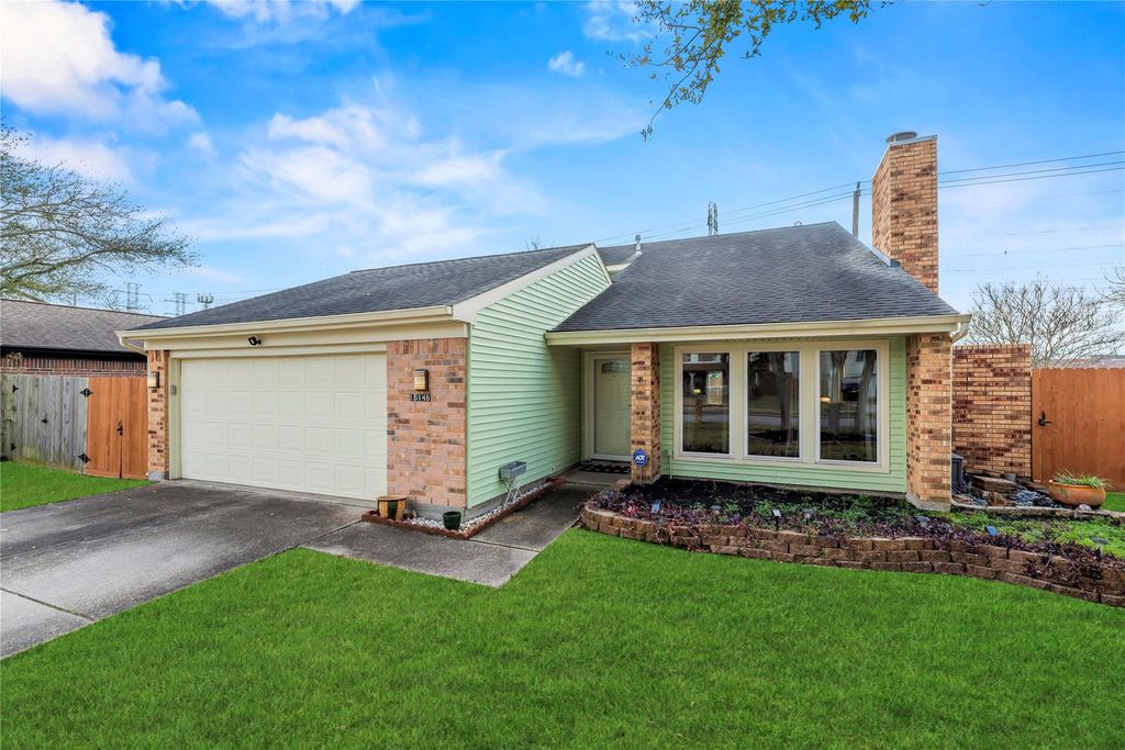 Photo of 16146 Pipers View Drive, Houston, TX 77598 (MLS # 24892473)