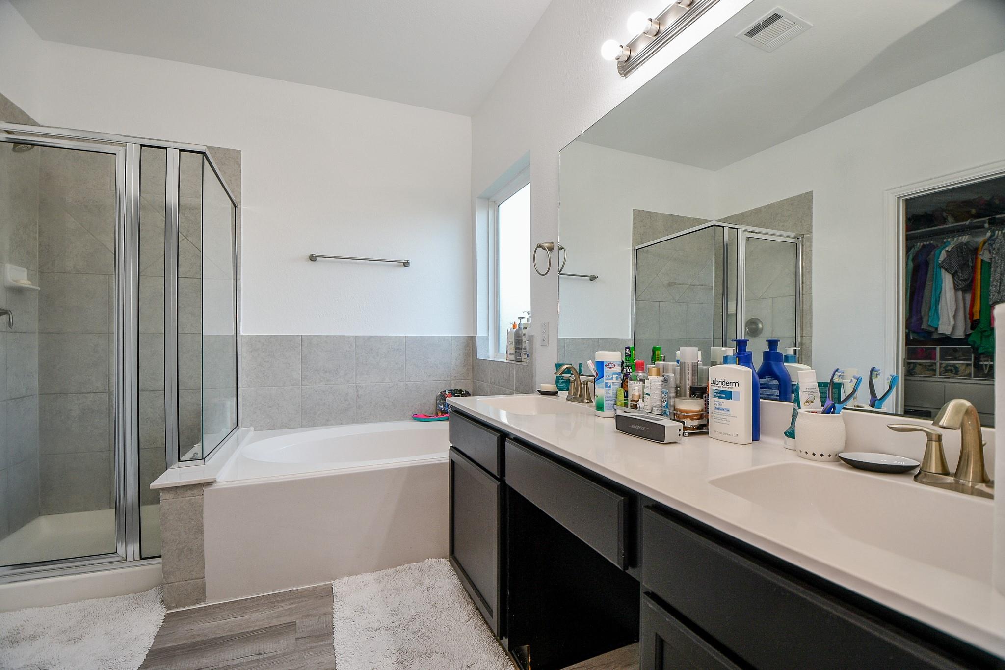 Rosharon, Texas 77583, United States, 4 Bedrooms Bedrooms, ,2 BathroomsBathrooms,Residential,Active,210156