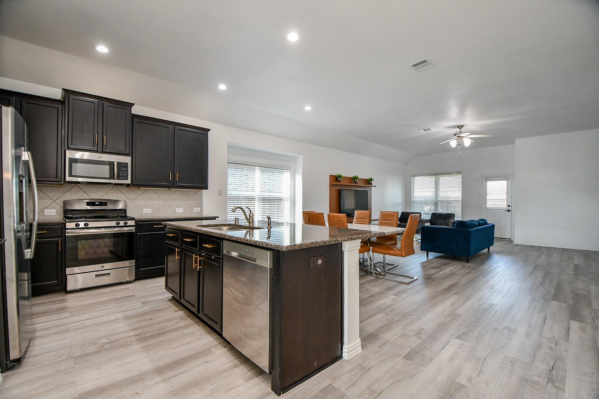 Rosharon, Texas 77583, United States, 4 Bedrooms Bedrooms, ,2 BathroomsBathrooms,Residential,Active,210156