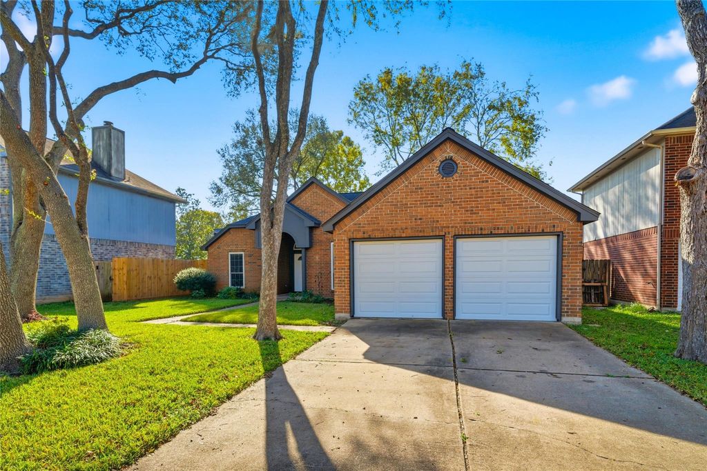 Photo of 16531 Tranquil Drive, Sugar Land, TX 77498 (MLS # 928103)