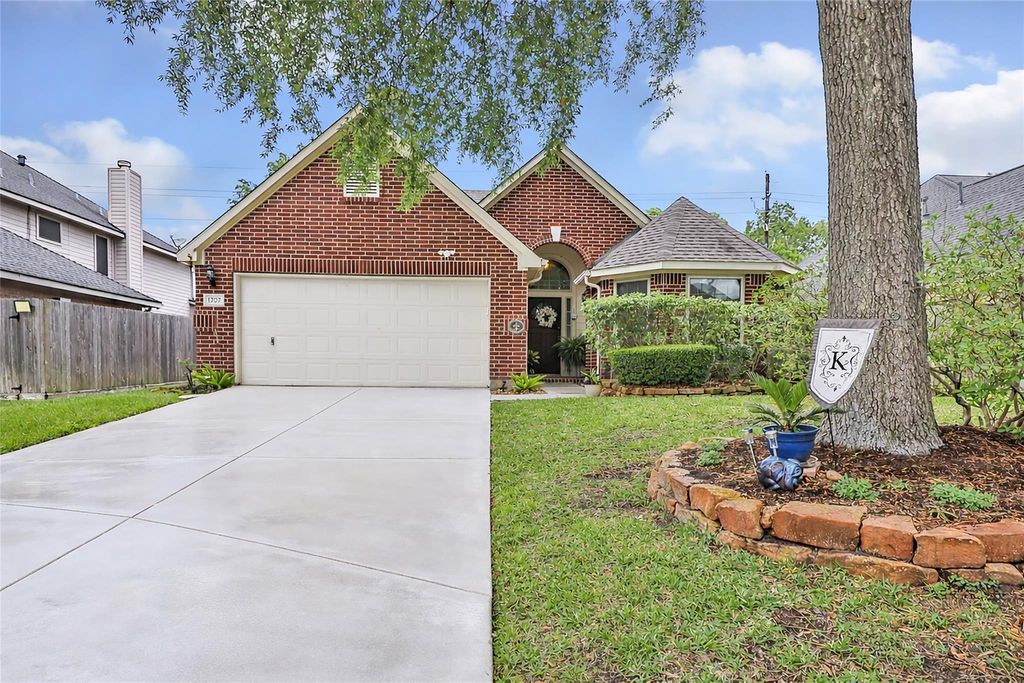 Photo of 1707 Sandy Trail Court, Kingwood, TX 77339 (MLS # 81931437)