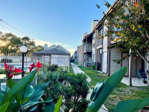 Condo For Sale - 8365 Sands Point Drive #221<br/> Houston, TX 77036