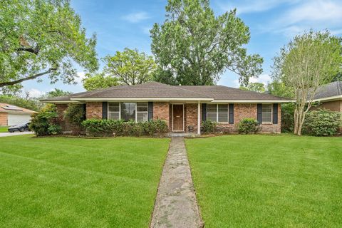 Photo of 4501 Willowbend Boulevard, Houston, TX 77035 (MLS # 39581661)