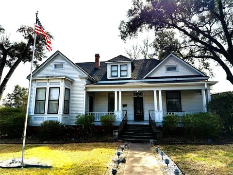 Photo of 303 E Austin Street E, Bellville, TX 77418 (MLS # 9794555)