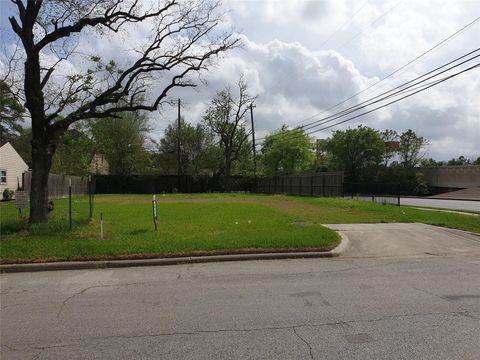 Vacant Land For Sale - 4629 Maple Street<br/> Bellaire, TX 77401
