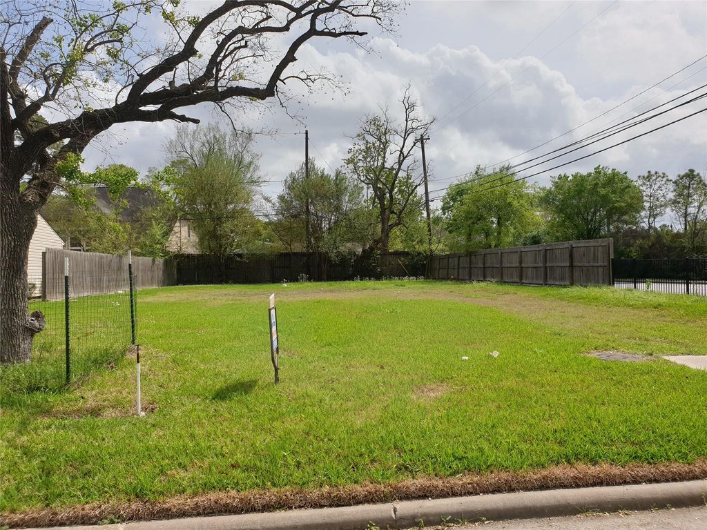 Photo of 4629 Maple Street, Bellaire, TX 77401 (MLS # 50743692)