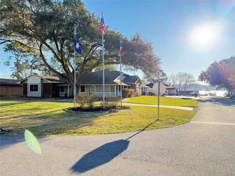 Homes For Sale - 9818 Twin Shores Drive<br/> Montgomery County, Willis, TX 77318