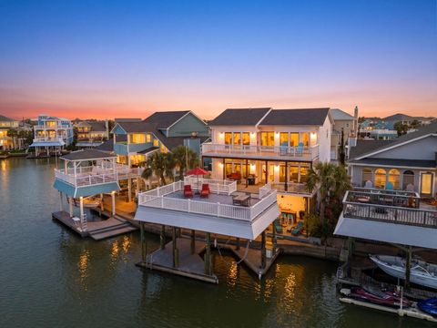 Photo of 3905 Isla Del Sol, Galveston, TX 77554 (MLS # 61552851)