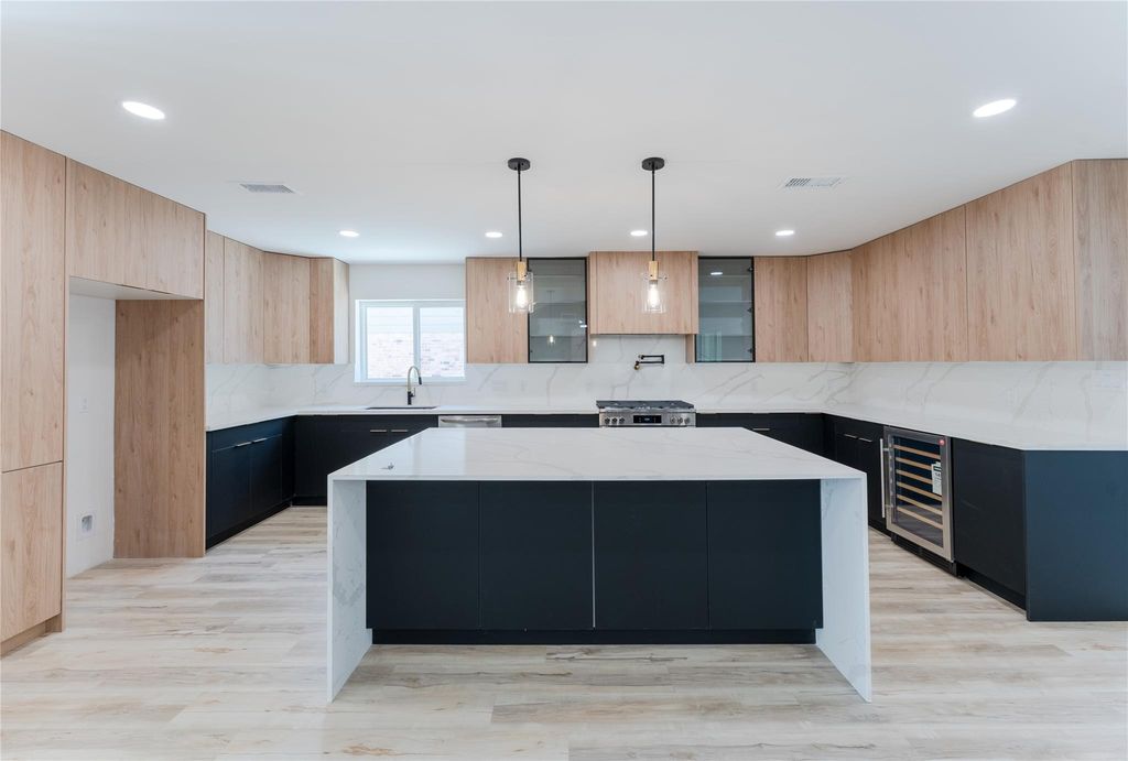 Photo of 6106 Rutherglenn Drive, Houston, TX 77096 (MLS # 37705110)