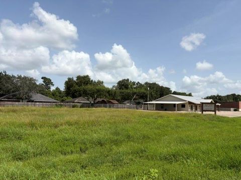 Photo of 0 West Loop, El Campo, TX 77437 (MLS # 72946883)