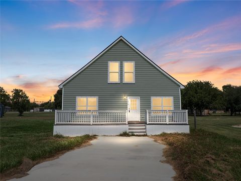 Homes For Sale - 1014 Humphrey Avenue<br/> Palacios, TX 77465