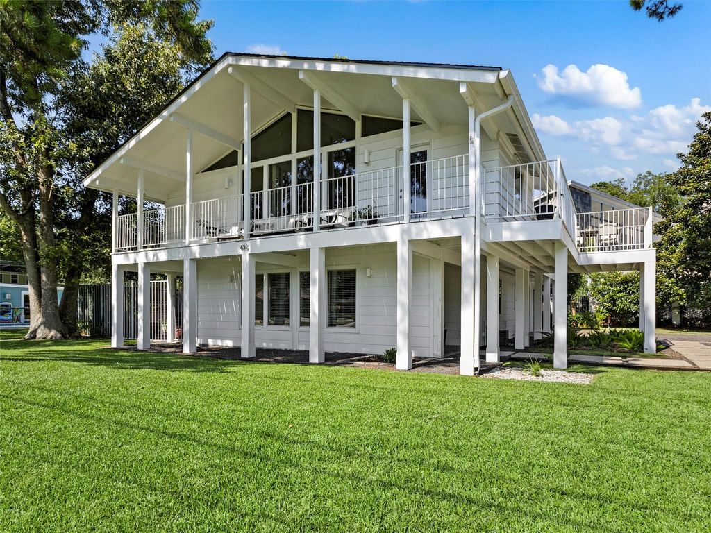 Photo of 432 Glen Cove Street, Kemah, TX 77565 (MLS # 84271251)