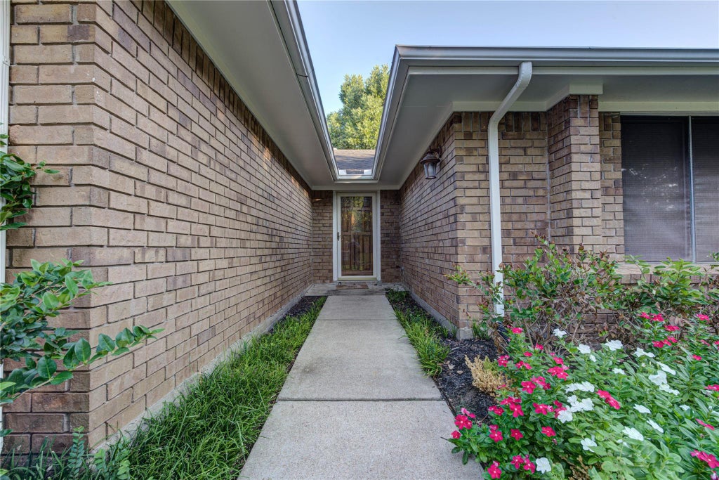 Photo of 3322 Larkwood Lane, Sugar Land, TX 77479 (MLS # 59716478)