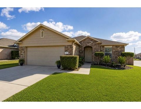 Homes For Sale - 114 Mustang Stampede Drive<br/> La Marque, TX 77568