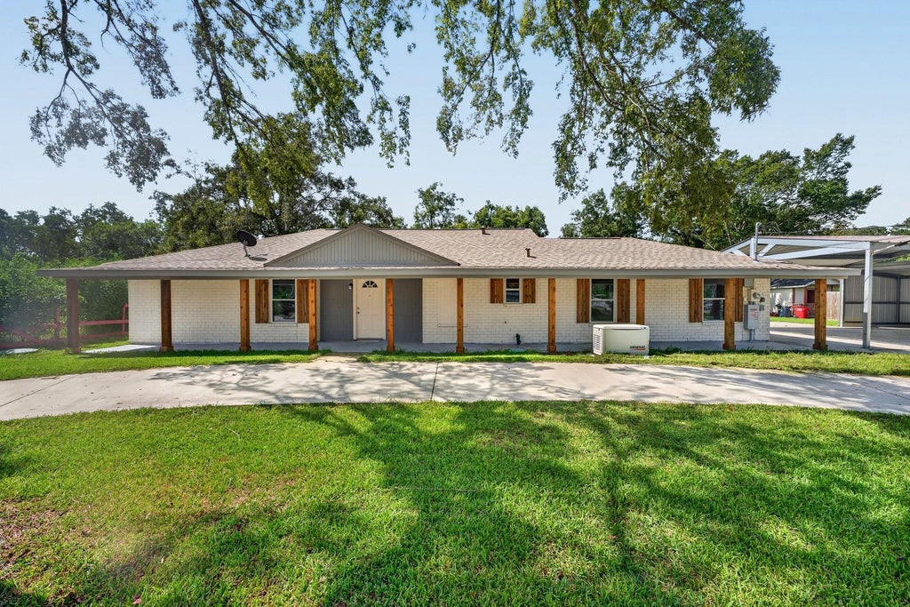 Photo of 1718 County Road 401, Dayton, TX 77535 (MLS # 94268595)