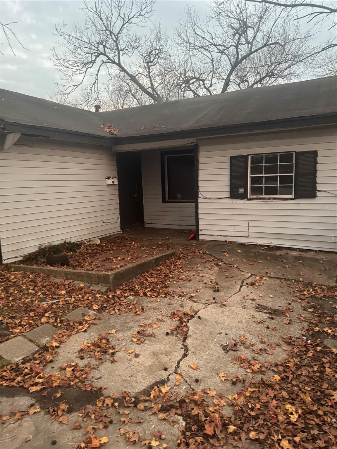 5326 Kenilwood Drive
