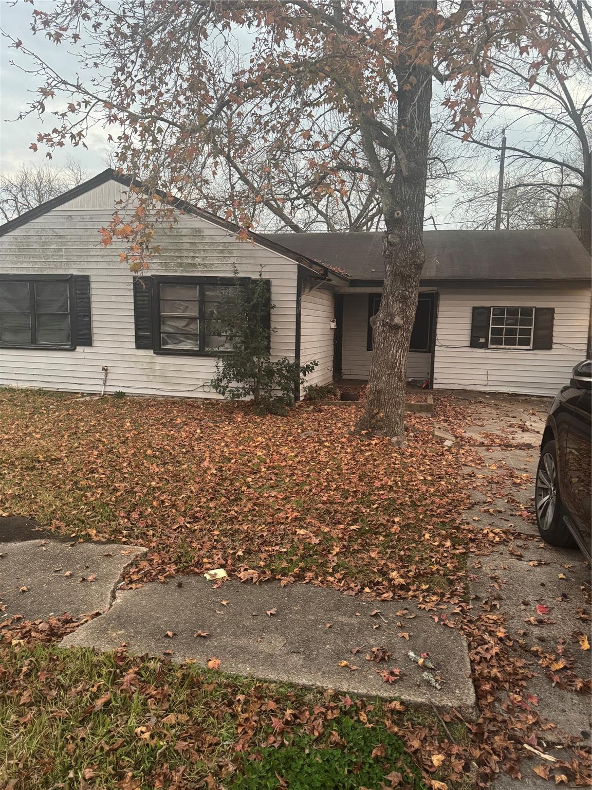 5326 Kenilwood Drive