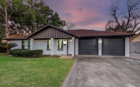 Photo of 9515 Meadowglen Lane, Houston, TX 77063 (MLS # 5498616)