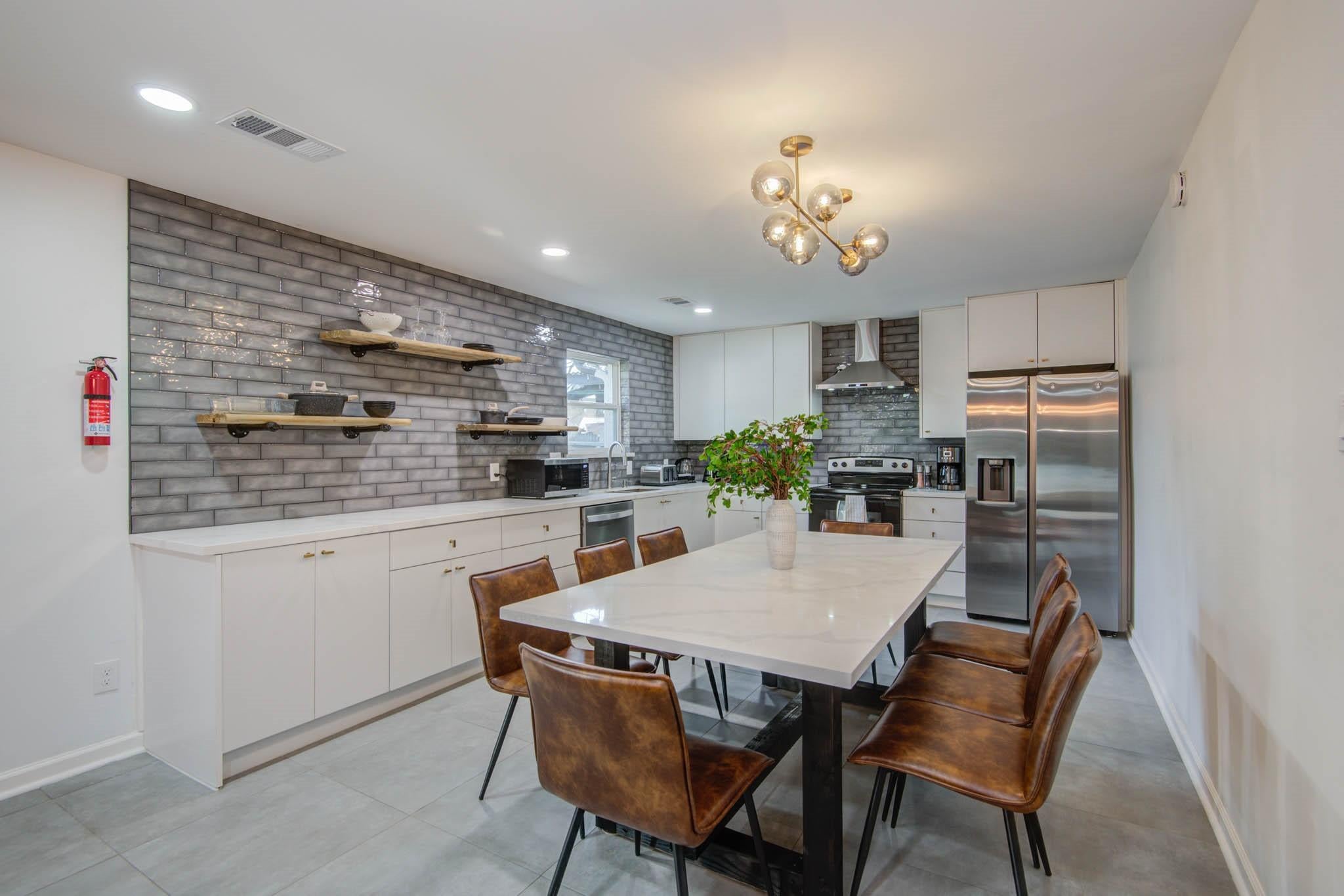 9515 Meadowglen Lane