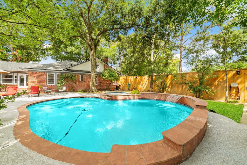 Photo of 1613 California Street, Houston, TX 77006 (MLS # 12945629)