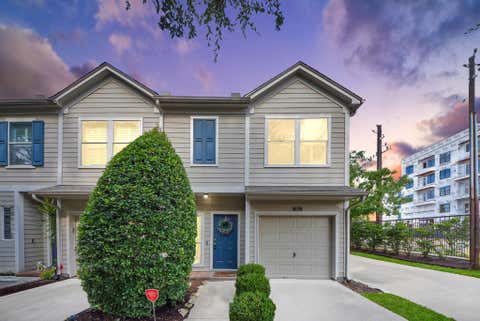 Photo of 943 W Heights Hollow Lane, Houston, TX 77007 (MLS # 78977186)