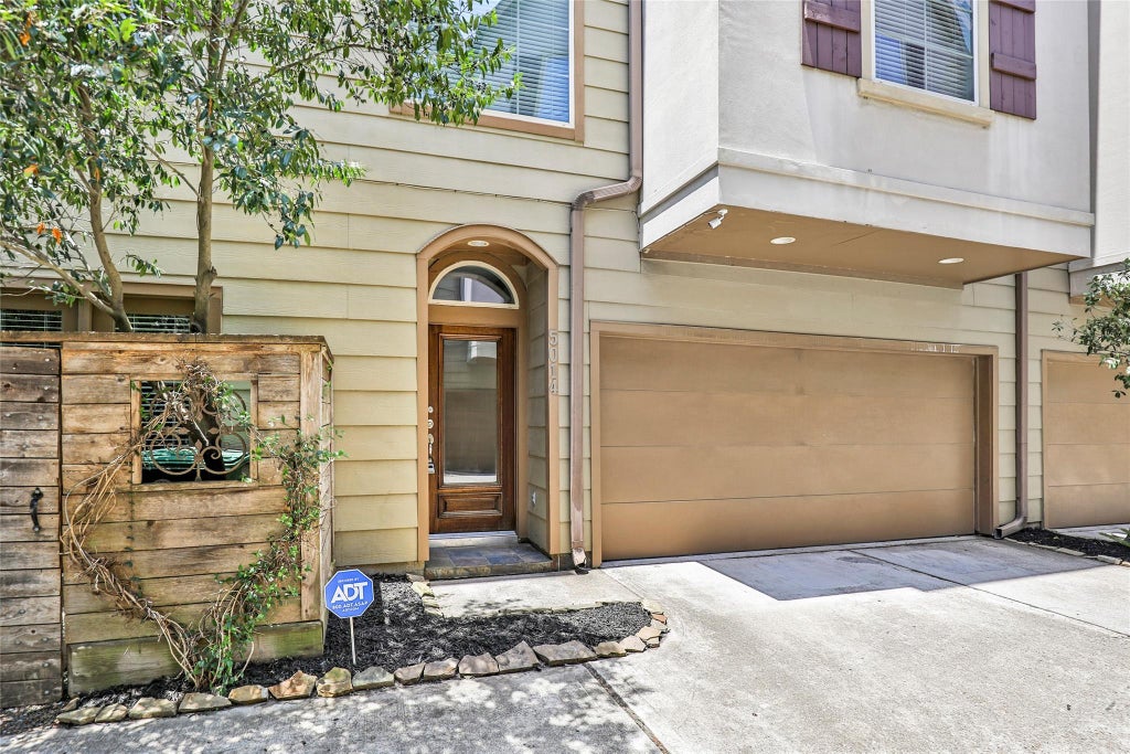 Photo of 5014 Schuler Street, Houston, TX 77007 (MLS # 11765523)