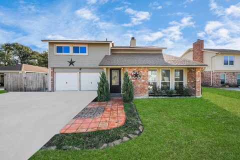 Photo of 601 E Castle Harbour Drive, Friendswood, TX 77546 (MLS # 19174649)