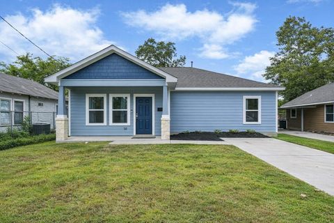 Homes For Sale - 13 Hafer Street<br/> Baytown, TX 77520