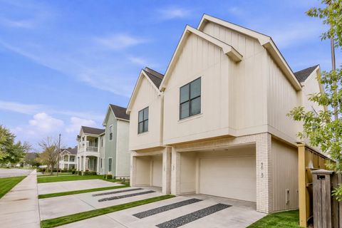 Photo of 611 E 25th Street, Houston, TX 77008 (MLS # 75214249)