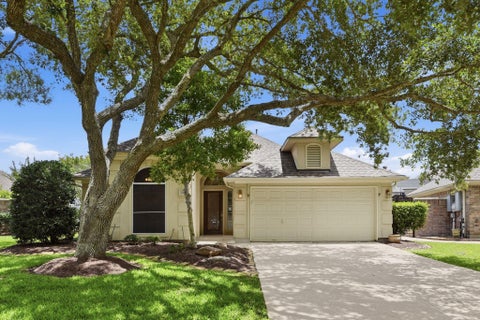 Photo of 2311 Fairway Pointe Drive, League City, TX 77573 (MLS # 69074263)