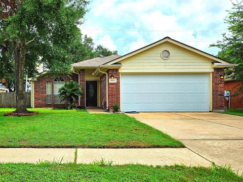 Photo of 16611 Creek Trail, Houston, TX 77084 (MLS # 5280369)