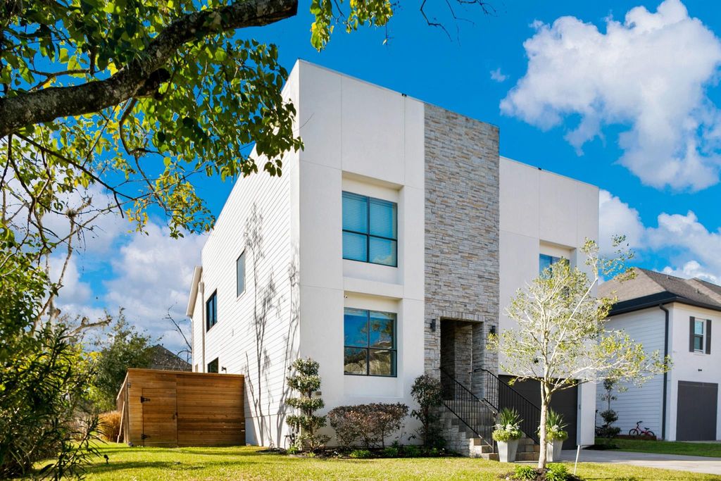 Photo of 4301 Vivian Street, Bellaire, TX 77401 (MLS # 24410757)