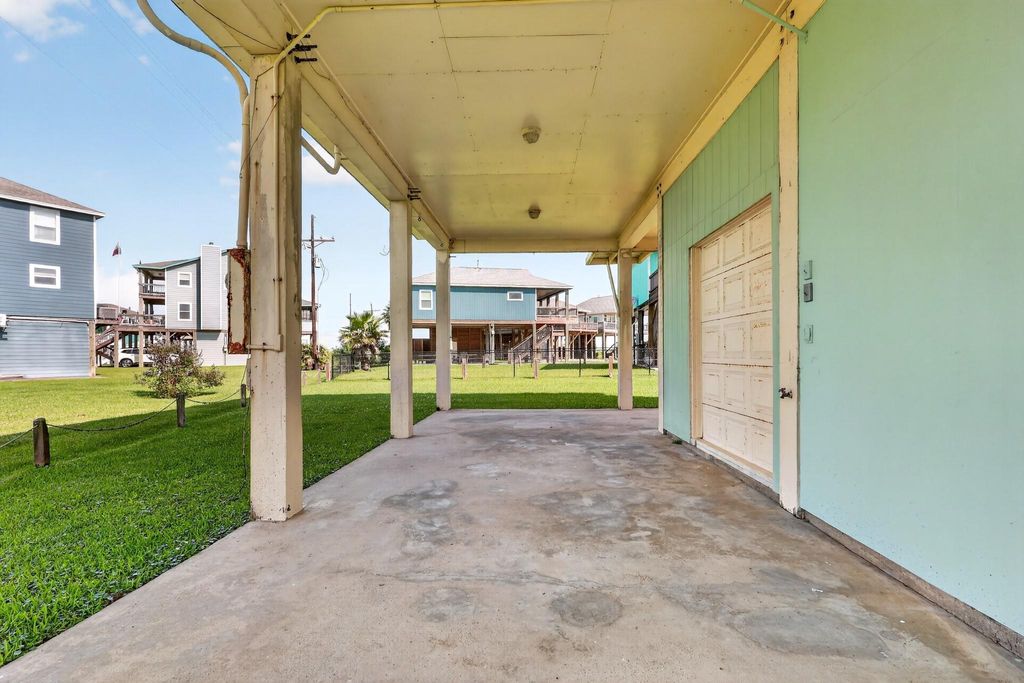 Photo of 3259 Pirates Cove, Crystal Beach, TX 77650 (MLS # 70495995)