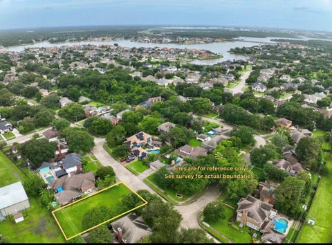 Photo of 718 Huntercrest Street, El Lago, TX 77586 (MLS # 4481719)