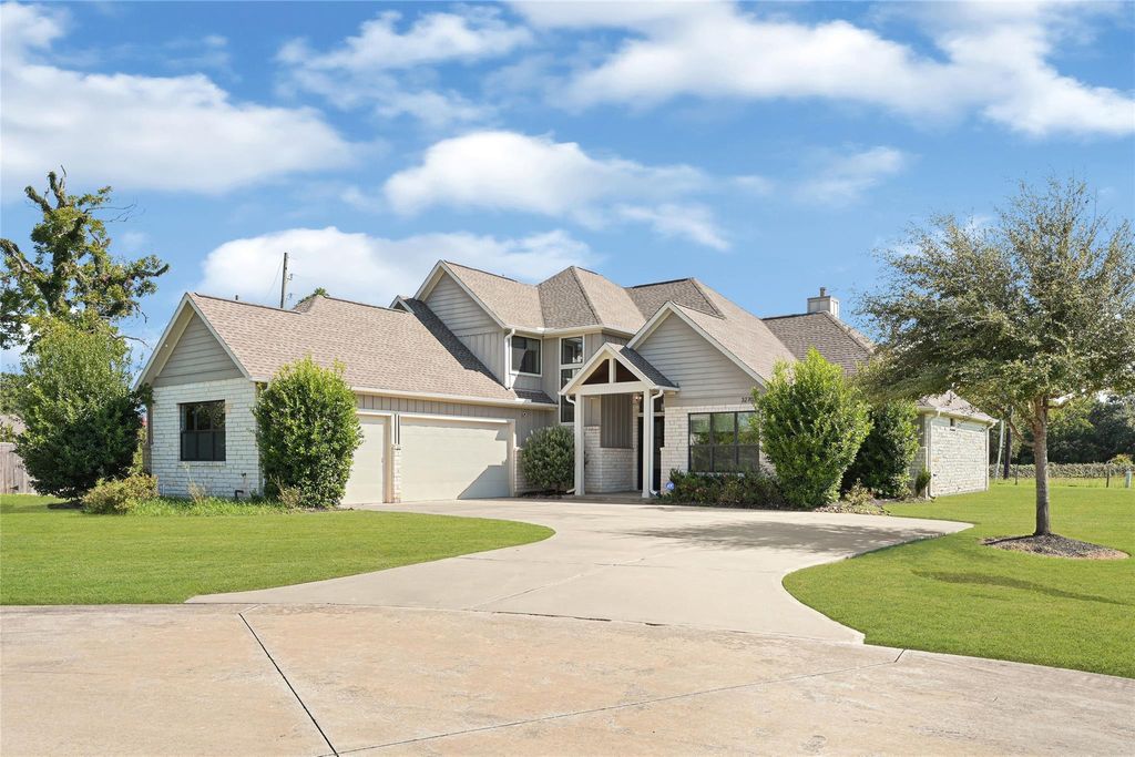 Photo of 32703 Warbler Court, Fulshear, TX 77441 (MLS # 92403324)