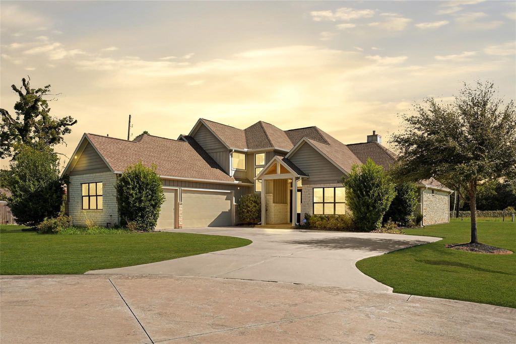 Photo of 32703 Warbler Court, Fulshear, TX 77441 (MLS # 92403324)