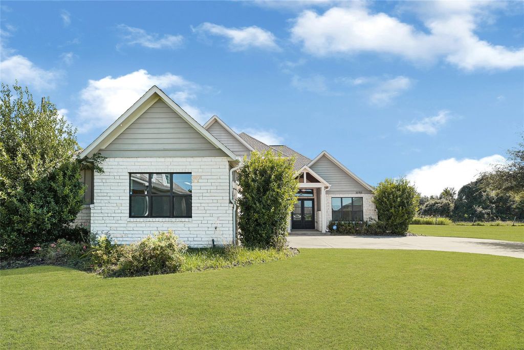 Photo of 32703 Warbler Court, Fulshear, TX 77441 (MLS # 92403324)