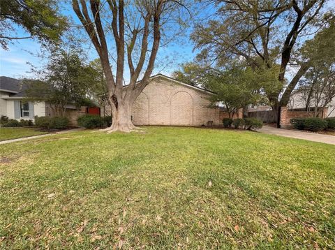 Photo of 10726 Sugar Hill Drive, Houston, TX 77042 (MLS # 30872191)
