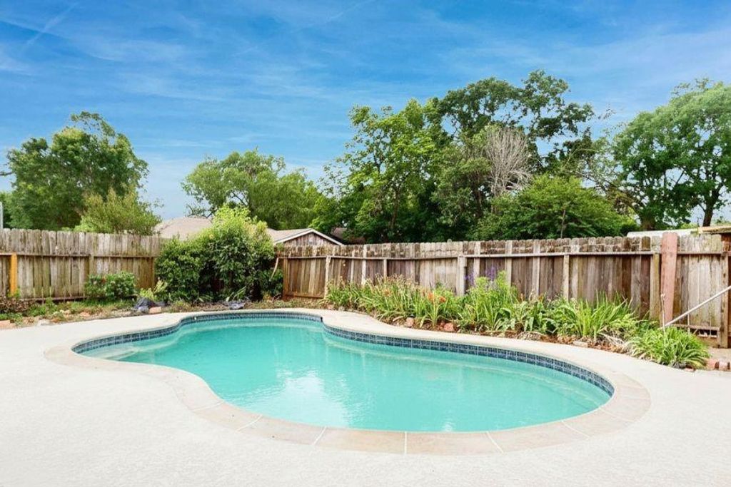 Photo of 962 Richvale Lane, Houston, TX 77062 (MLS # 31308437)
