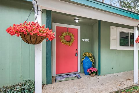 1 Laurel Oak Place E Spring TX 77380