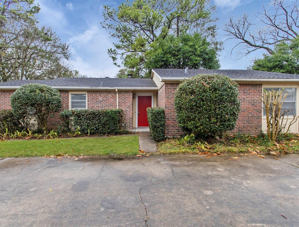Photo of 9036 Kerrwood Lane, Houston, TX 77080 (MLS # 29679004)