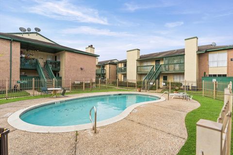 Photo of 1516 Bay Area Boulevard #B8, Houston, TX 77058 (MLS # 62339696)