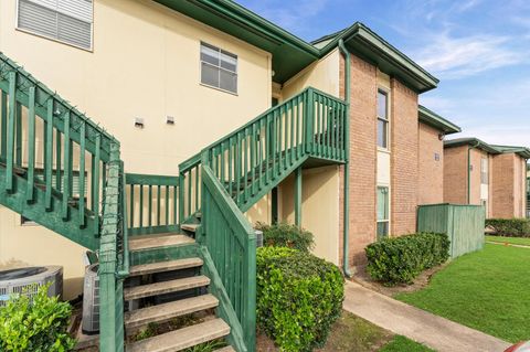 Tiny photo for 1516 Bay Area Boulevard #B8, Houston, TX 77058 (MLS # 62339696)