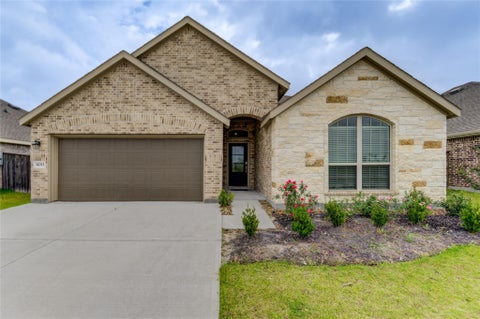 Homes For Sale - 8015 Eagle Creek Lane<br/> Richmond, TX 77469