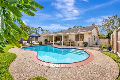 Photo of 16019 Stonehaven Drive, Houston, TX 77059 (MLS # 74088565)